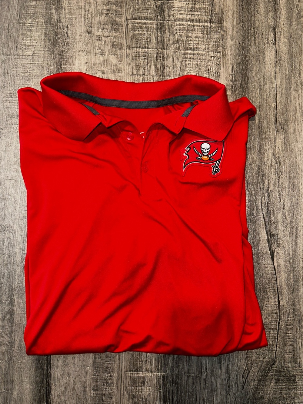 Nike Men's Dri-Fit Red NFL  Buccaneers XL Polo Shirt with Embroidered Logo